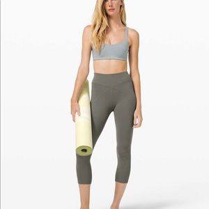 🍋Lululemon🍋Get Centered HR Crop